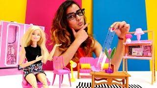 Barbie ile oyuncak videoları. Barbie evini yeniden dekore ediyor