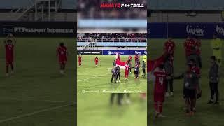 Tradisi STY Di Timnas U16 Momen Coach Nova Ajak Pemain Timnas U16 Keliling Stadion Hormati Suporter