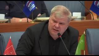 В Московской городской думе выступил депутат от партии «Яблоко» Сергей Митрохин с антивоенной речью.