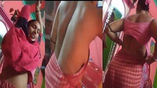 Bathing bloghot boudi  Saree Blouse bloghot gosol hot video vabir gosol