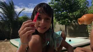 Brincando de pot it na piscinacanal da Lucinha 