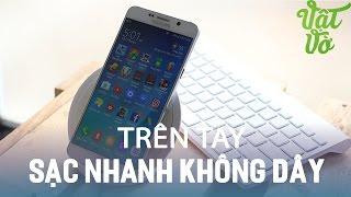 Vật Vờ Trên tay sạc nhanh không dây của Samsung giá rẻ dùng cho rất nhiều sản phẩm