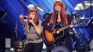 The Judds  Girls Night Out  in 2011 Superstar women of country ACM AWARDS