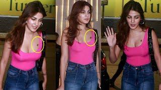 OMG Itne Bada Love Bite  Rhea Chakraborty Flaunts Her Love Bite In Public Snapped By Media