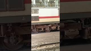 रेल पटरी के बीच में इतना बड़ा गढ्डा क्यों बना हुआ है #train #1मिलियन