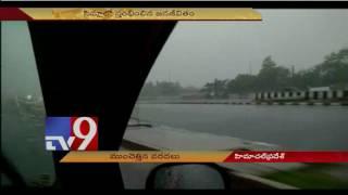 Heavy rain throws life out of gear in North India - TV9