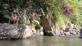 Betapa Bahagianya Anak Anak Lereng Gunung Mandi Di Sungai  Suasana Kampung Pegunungan