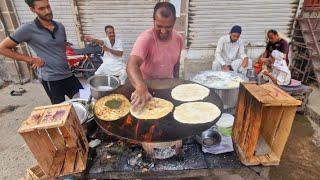 50 Rs ALOO SAAG PARATHA IN ROADSIDE - EARLY MORNING TRADITIONAL SAAG PARATHA - PAKISTAN STREET FOOD