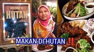 kedai western ni RAMAI sebab makanan sedap dan makan dalam TAMAN.