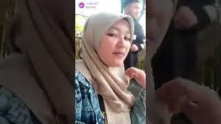 Virallaku lgi bergaya pakai mukena