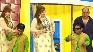 Vicky Kodu and Saira Mehar  Pakistani Stage Drama  Stage Drama  Kuri Nakhray Wali  Comedy Clip