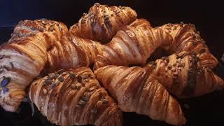 Croissant salati Sfogliati a mano con burro. Ricetta di Iginio Massari eseguita da Cira Canfora