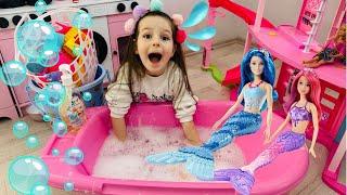 Barbie VideolarıAda Deniz Kızı ile Havuz OynuyorBarbie ve ChelseaKız Bebek Havuz Oyunları