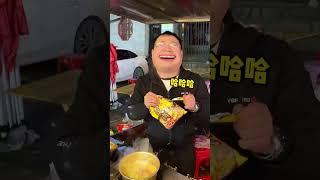 DJ players came out to set up stalls to sell instant noodles# DJ instant noodles# street instant no