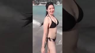 bikini hitam yang cantik