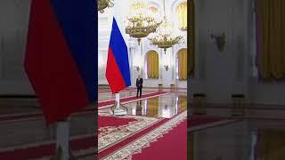 Putin Welcomes Chinas Xi to Kremlin During Moscow Visit