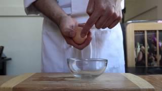 How To Crack An Egg With One Hand