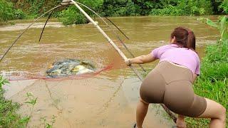 Fishing Techniques - Traditional Catching Fish in The River Best Net Fishing Video - Girl Fishing