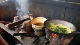 ขนมเบื้องลาวร้านดังร้านแหนมเลืองหลวงพระบาง lao omelette