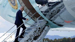 Joe Biden ‘struggles’ to walk up Air Force One stairs after testing positive for COVID