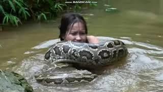 Python snake Vs Girl and Squeeze scene
