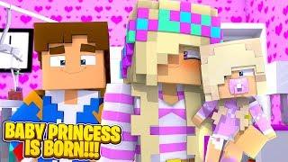 Minecraft LEAH IS A MOM - THE PRINCESS IS BORN