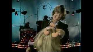 Muppets - Kris Kristofferson and Miss Piggy - Help me make it through the night