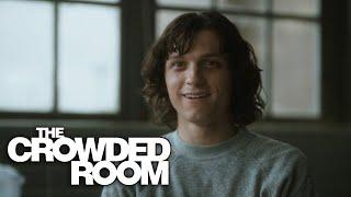 Danny and his mom  The Crowded Room 2023 - Amanda Seyfried Tom Holland Emmy Rossum