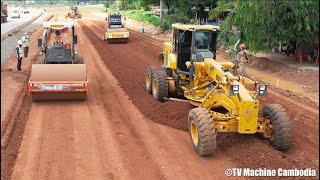 SDLG VS Komatsu GD655 motor grader spreading gravel roller operator road foundation