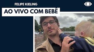 Repórter entra ao vivo com bebê no colo