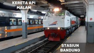 Kereta Api Malam Hari di Stasiun Bandung pada Masa Angkutan Nataru 2019-2020