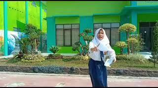 Kaisar Puisi Majulah terus siswa Indonesia Maylina SMP Wirautama Patrol