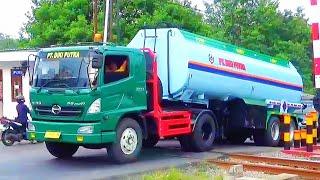 TRUCK KIMIA  MOBIL TRUK ISUZU GIGA FUSO FIGHTER HINO RANGER UD QUESTER NISSAN DIESEL