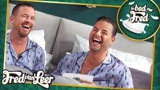 Johnny de Mol - In Bed Met Fred  FRED VAN LEER