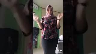 TIK TOK TANTE BERJILBAB BERPAKEAN KETET GUNUNG GEDE.