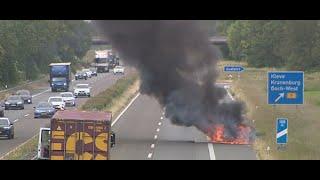 PKW brennt auf A57 bei Goch völlig aus