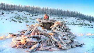 ЭТО ШОК ЗДЕСЬ ТОННЫ РЫБЫ Рыбалка первый лед. Якутия.