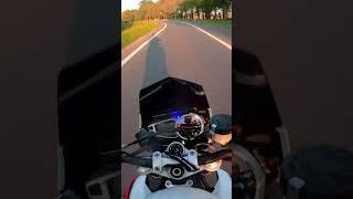 Don’t mind me scoot in over here  #highway #triumph #streettriple #bikelife #merging