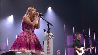 Carrie Underwood – Out Of That Truck Live From The Opry