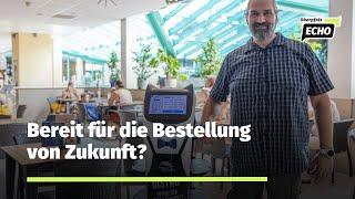 Die neue Bedienung im Bistro der Weidener Thermenwelt ist ein Roboter Alle Gäste lieben Bella