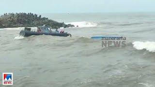 മത്സ്യബന്ധന വള്ളം മറിഞ്ഞു തൊഴിലാളികള്‍ അത്ഭുതകരമായി രക്ഷപ്പെട്ടു   Muthalapuzha Boat accident