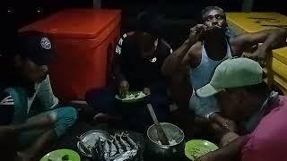 makan bersama Mbah maryono di atas kapal perahu yang oleng #mukbangdalamkapal