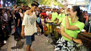 Penonton datang bikin rusuh angklung malioboro yogyakarta