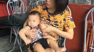 MULUSdisaat mama cantik menyusui di teras rumah #breastfeeding #breastfeedingmommy