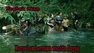 BERBURU KE HUTAN BERSAMA GADIS DAYAK MENCARI IKAN LANGSUNG DI PANGGANG DI HUTAN