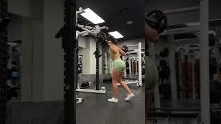 Barbell reverse lunge