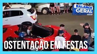 Em bailes funk motoristas ostentam carros de luxo e motociclistas fazem manobras no meio da rua