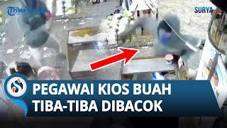 DETIK-DETIK Pegawai Kios Buah Tewas seusai Dibacok & Disiram Air Keras saat Layani Pembeli