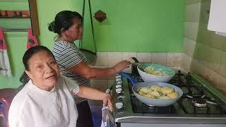 Doña Tonita comparte su receta contenta de que los suscriptores la apoyen