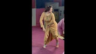 Semi Khan  mujra dance performance video on  Remix Medley mujra song 